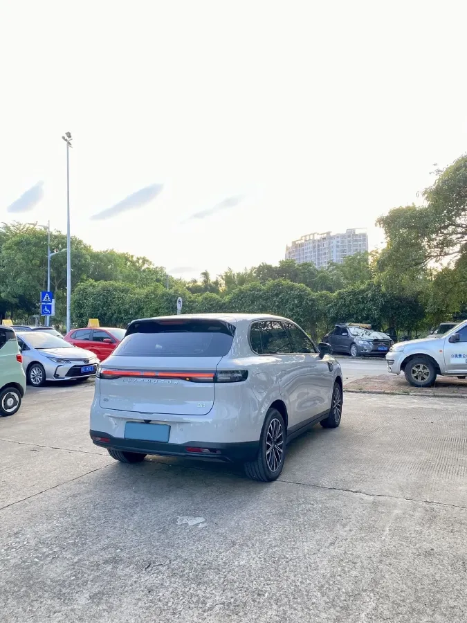 2025 Leapmotor B10 BEV 67.1KWH,autocango,china used car exporter,china ev exporter,chinese used car exporter,chinese used ev exporter