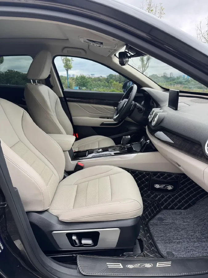 2017 WEY VV7 2.0T 234HP L4 7DCT,autocango,china used car exporter,china ev exporter,chinese used car exporter,chinese used ev exporter