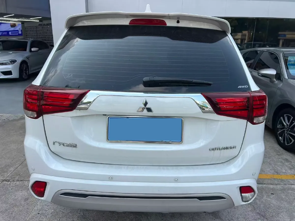 2021 Mitsubishi Outlander 2.4L 192HP L4 CVT,autocango,china used car exporter,china ev exporter,chinese used car exporter,chinese used ev exporter