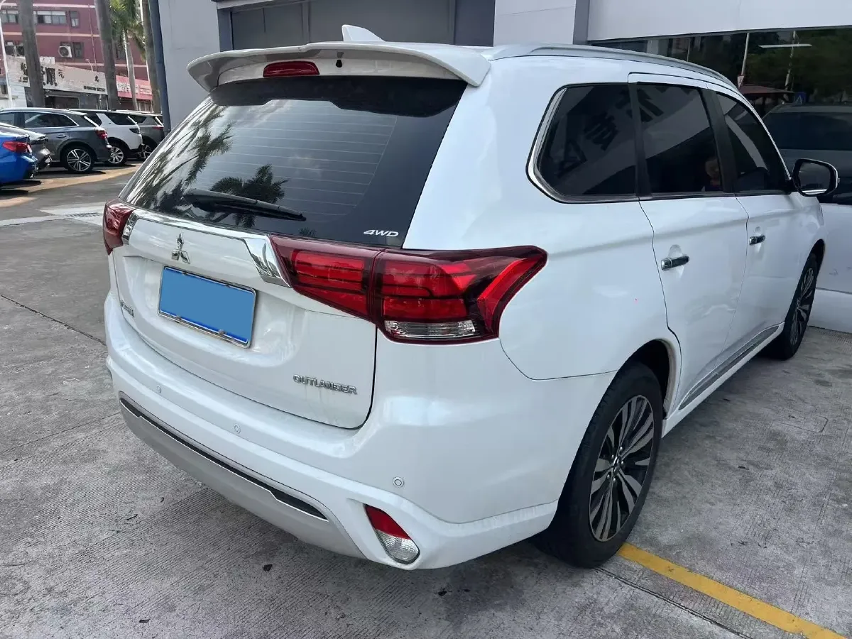 2021 Mitsubishi Outlander 2.4L 192HP L4 CVT,autocango,china used car exporter,china ev exporter,chinese used car exporter,chinese used ev exporter