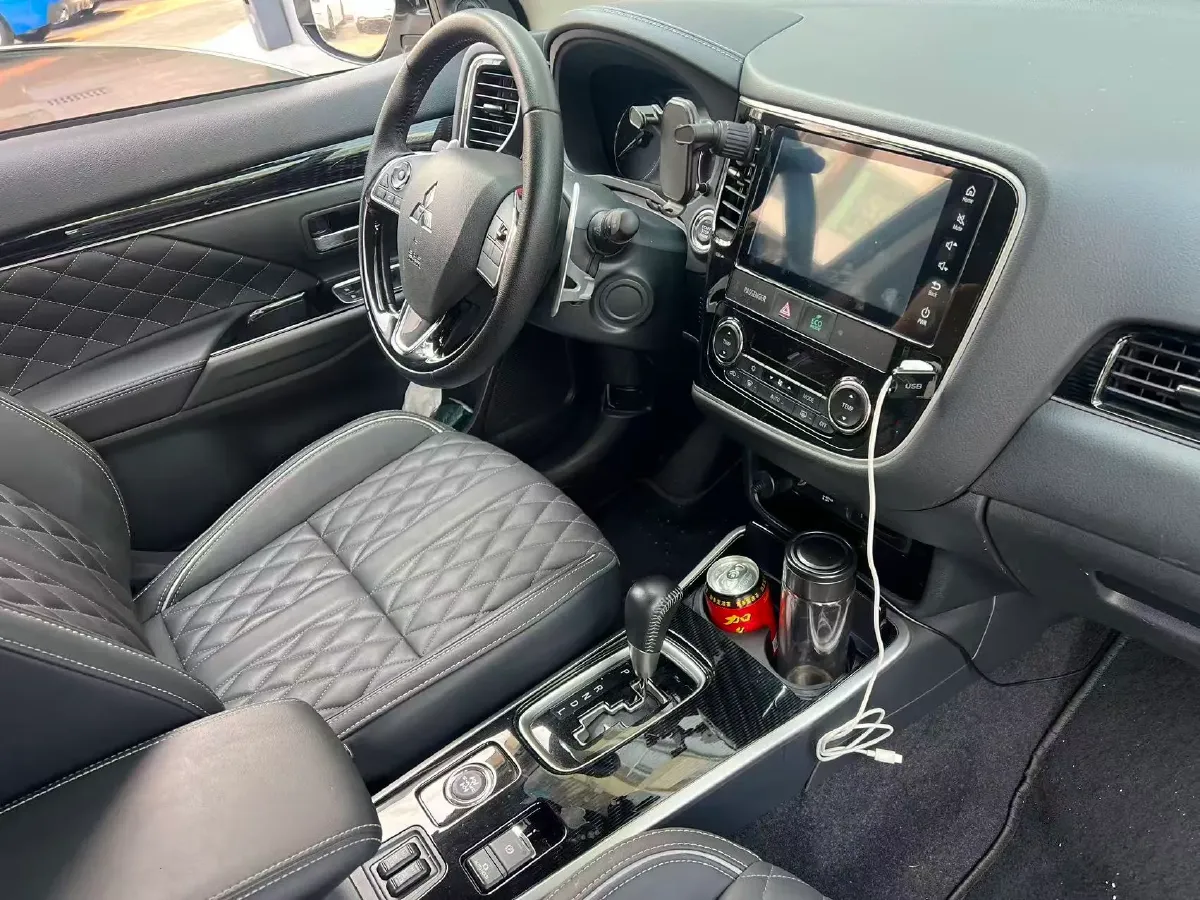2021 Mitsubishi Outlander 2.4L 192HP L4 CVT,autocango,china used car exporter,china ev exporter,chinese used car exporter,chinese used ev exporter
