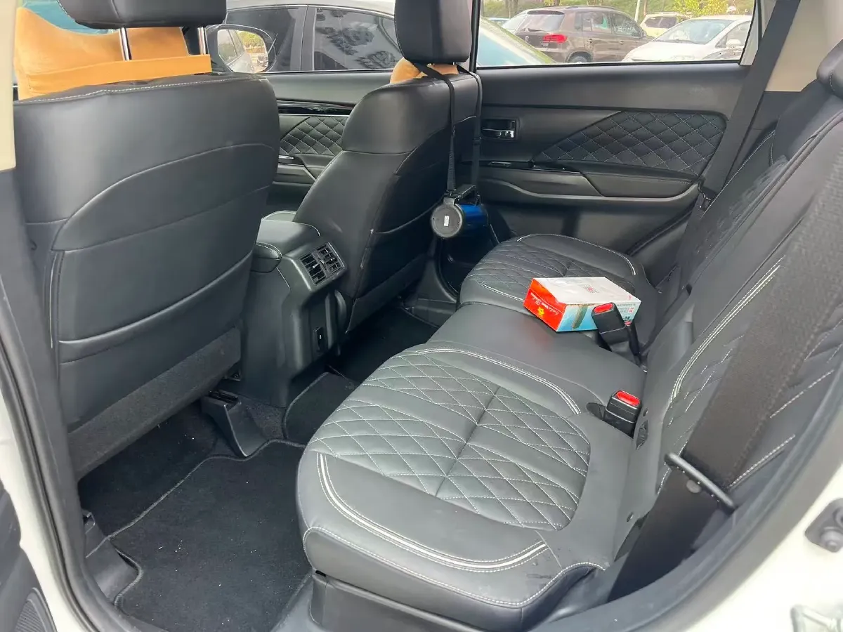 2021 Mitsubishi Outlander 2.4L 192HP L4 CVT,autocango,china used car exporter,china ev exporter,chinese used car exporter,chinese used ev exporter