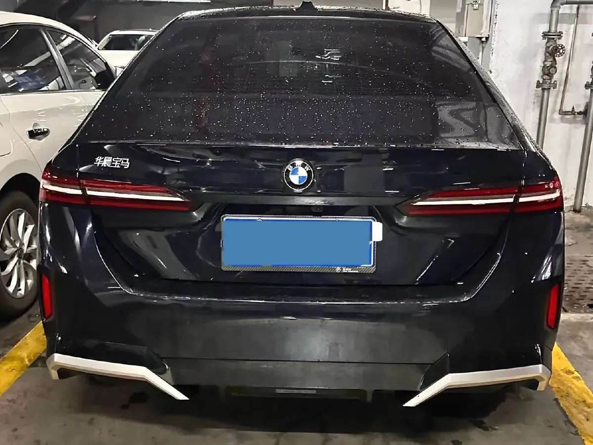 2025 BMW 5 Series 2.0T 258HP L4 8AT,autocango,china used car exporter,china ev exporter,chinese used car exporter,chinese used ev exporter