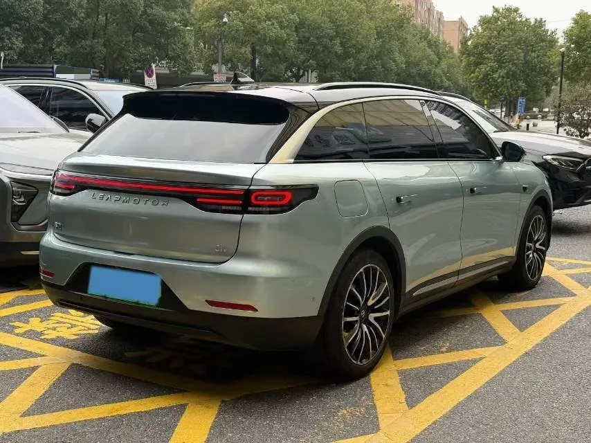 2021 Mitsubishi Outlander 2.4L 192HP L4 CVT,autocango,china used car exporter,china ev exporter,chinese used car exporter,chinese used ev exporter