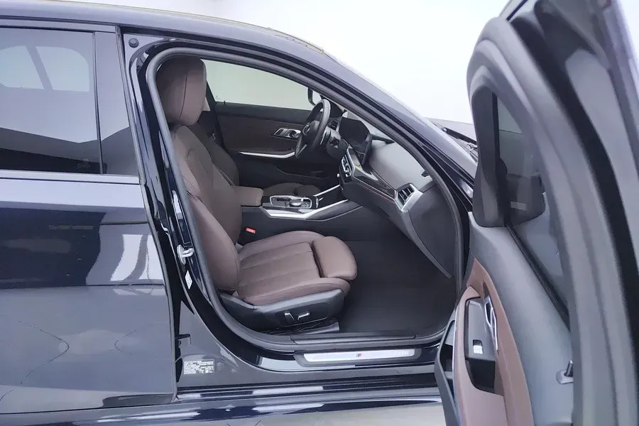 2024 BMW 3 Series 2.0T 184HP L4 8AT,autocango,china used car exporter,china ev exporter,chinese used car exporter,chinese used ev exporter