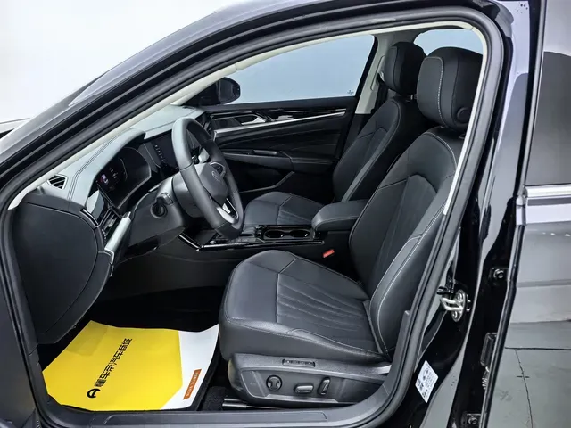 2025 Volkswagen Passat 2.0T 220HP L4 7DCT,autocango,china used car exporter,china ev exporter,chinese used car exporter,chinese used ev exporter