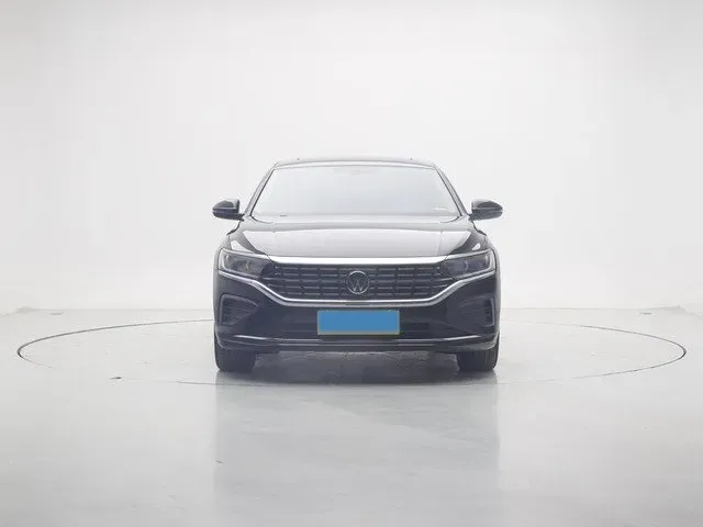 2025 Volkswagen Passat 2.0T 220HP L4 7DCT,autocango,china used car exporter,china ev exporter,chinese used car exporter,chinese used ev exporter