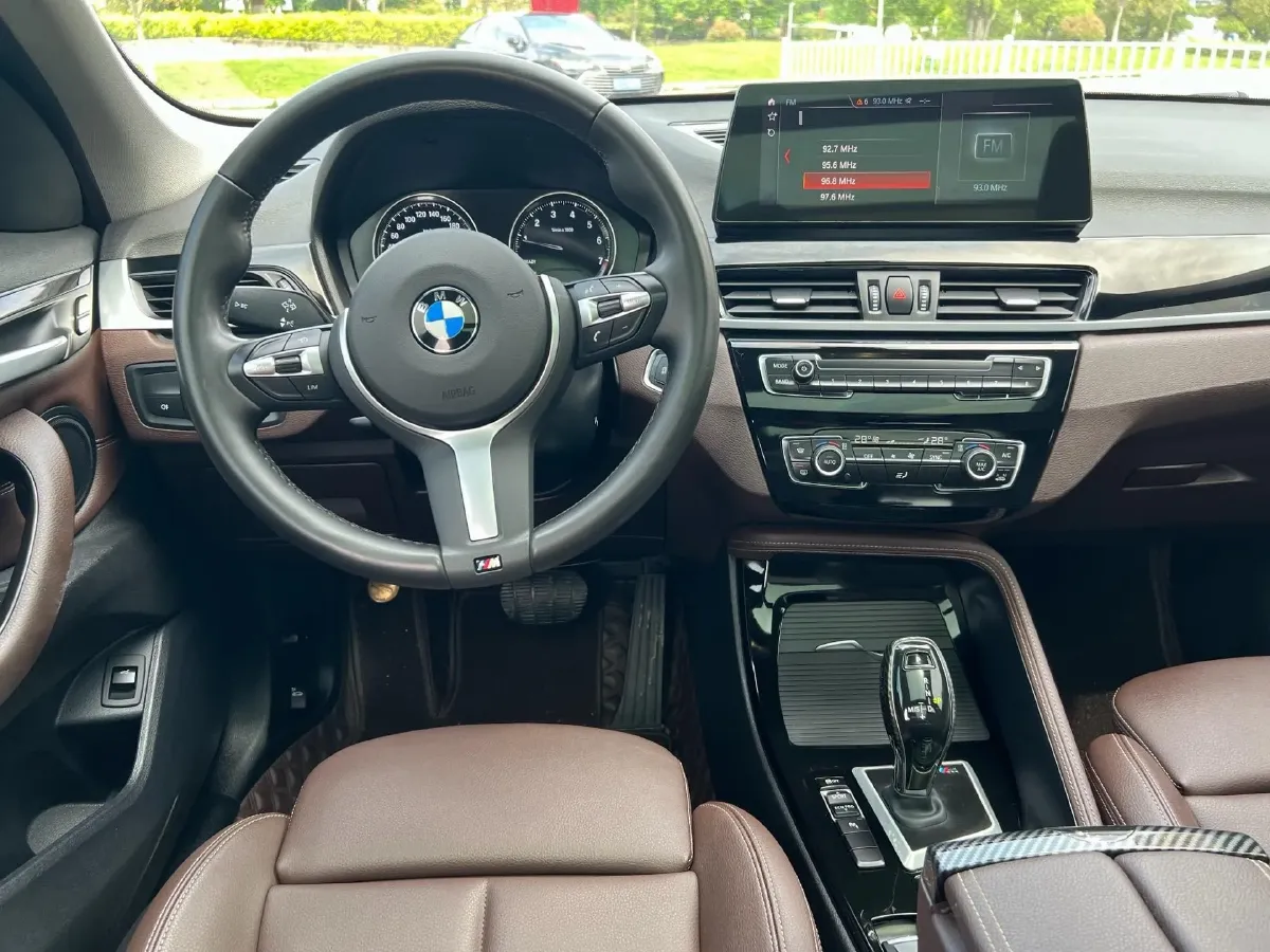 2020 BMW X1 1.5T 140HP L3 7DCT,autocango,china used car exporter,china ev exporter,chinese used car exporter,chinese used ev exporter
