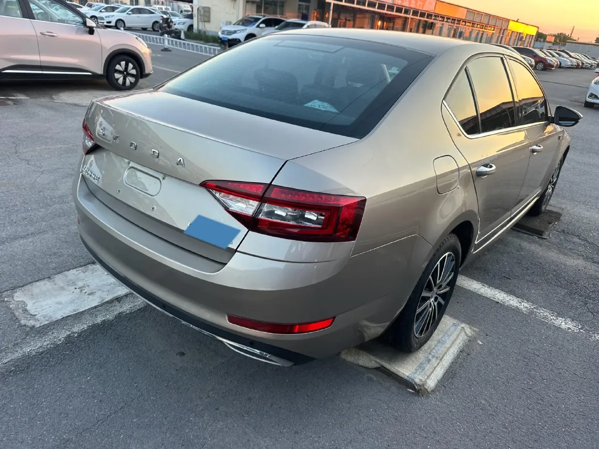 2019 Skoda Octavia 1.5L 116HP L4 6AT,autocango,china used car exporter,china ev exporter,chinese used car exporter,chinese used ev exporter