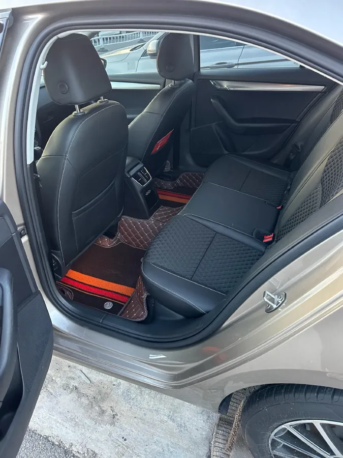 2019 Skoda Octavia 1.5L 116HP L4 6AT,autocango,china used car exporter,china ev exporter,chinese used car exporter,chinese used ev exporter