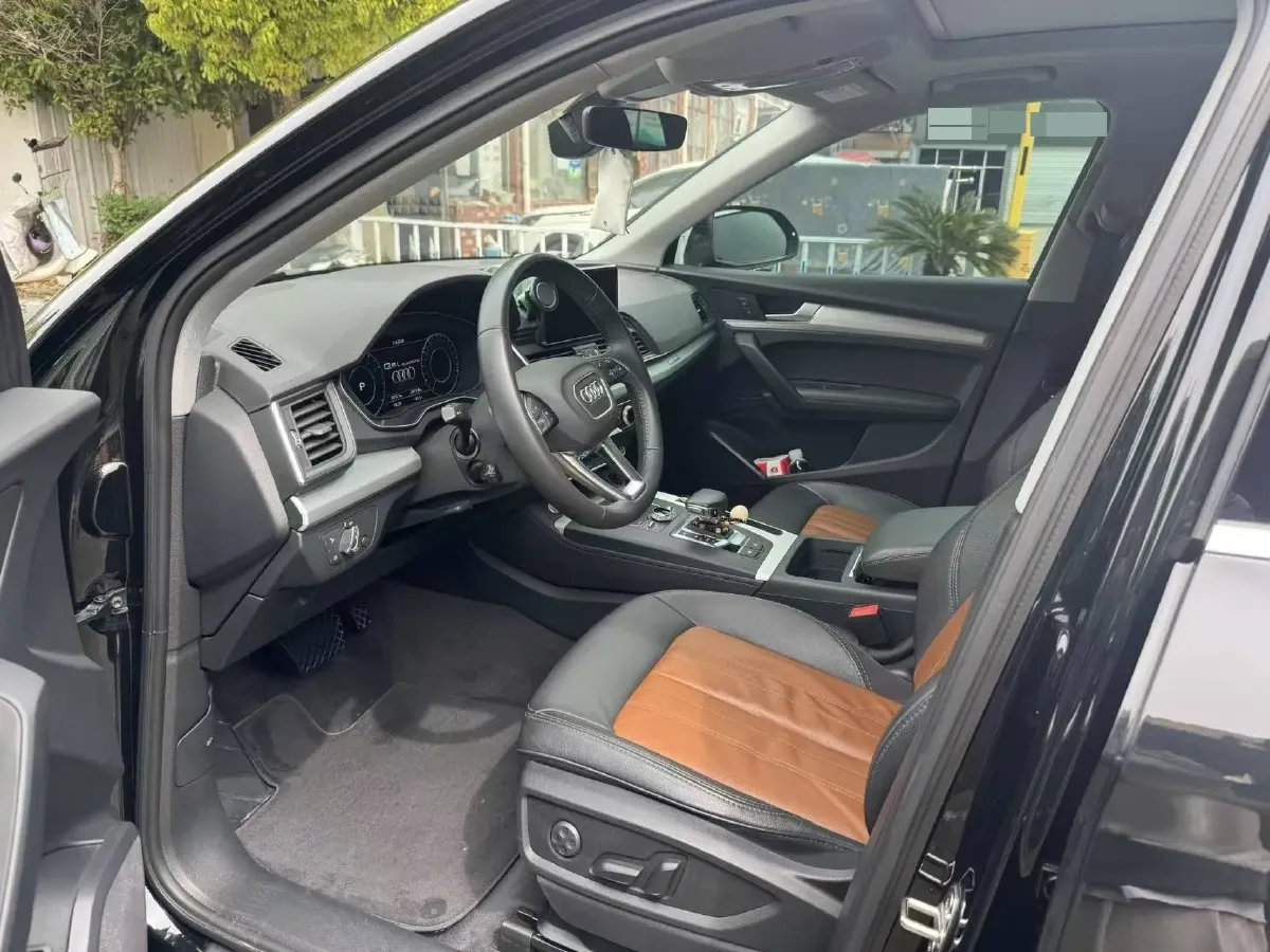 2020 Audi Q5L 2.0T 190HP L4 7DCT,autocango,china used car exporter,china ev exporter,chinese used car exporter,chinese used ev exporter