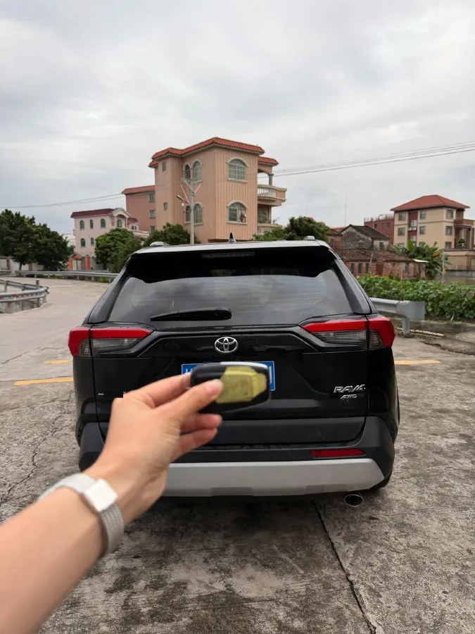 2023 Toyota RAV4 2.0L 171HP L4 CVT,autocango,china used car exporter,china ev exporter,chinese used car exporter,chinese used ev exporter