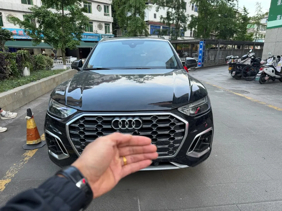 2022 Audi Q5L 2.0T 252HP L4 7DCT,autocango,china used car exporter,china ev exporter,chinese used car exporter,chinese used ev exporter