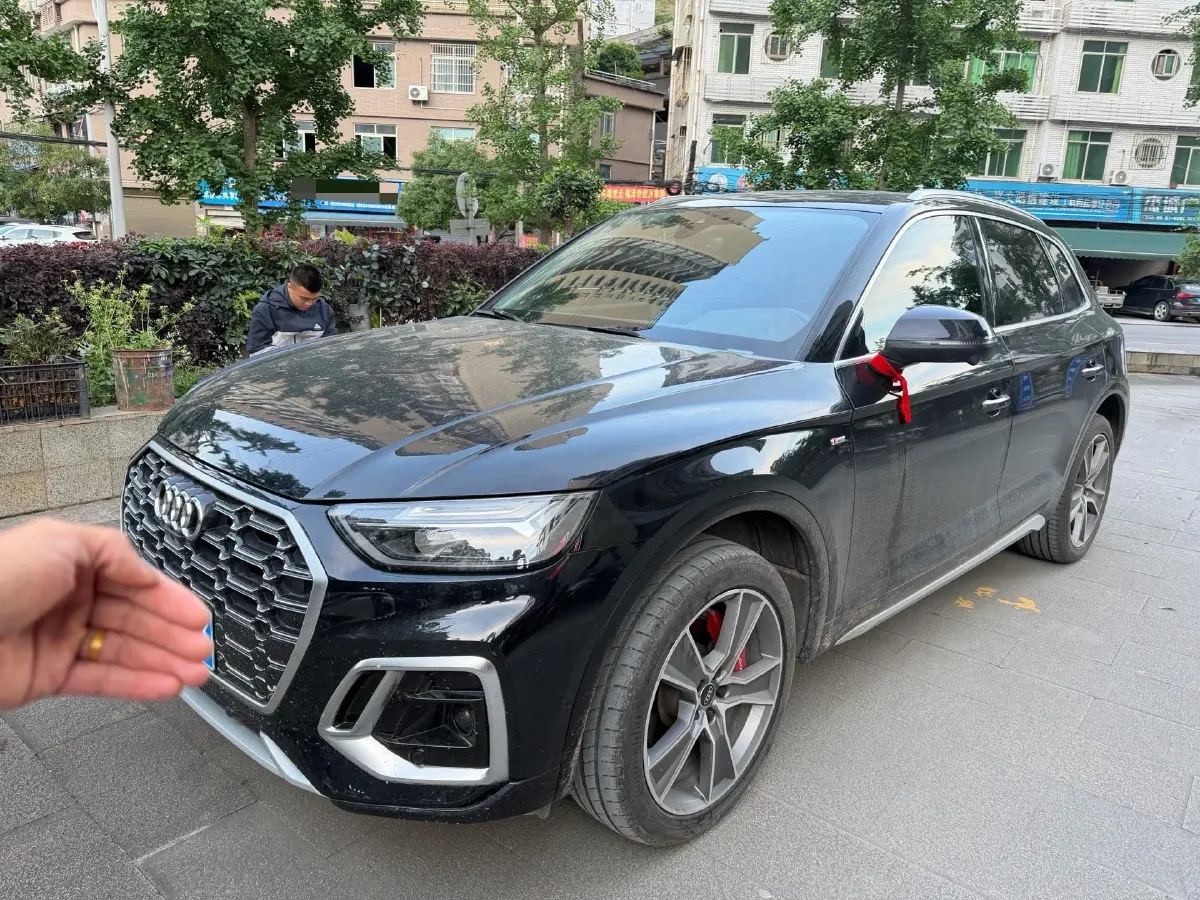 2022 Audi Q5L 2.0T 252HP L4 7DCT,autocango,china used car exporter,china ev exporter,chinese used car exporter,chinese used ev exporter