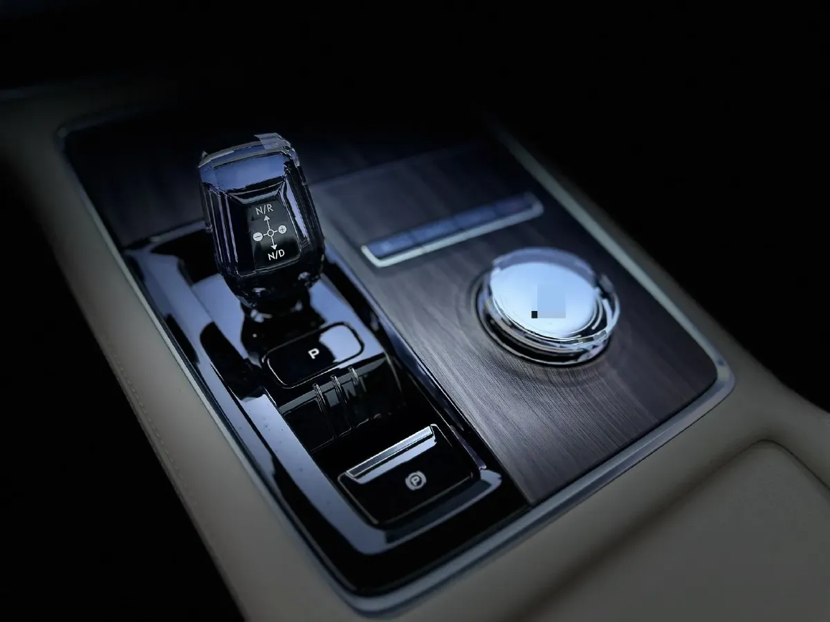 2025 Geely Monjaro 2.0T 238HP L4 8AT,autocango,china used car exporter,china ev exporter,chinese used car exporter,chinese used ev exporter