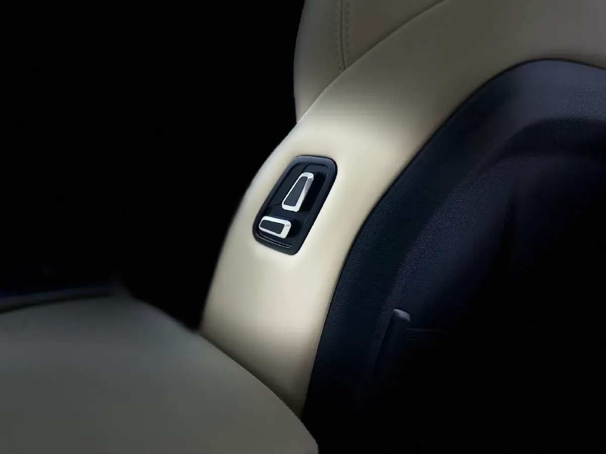 2025 Geely Monjaro 2.0T 238HP L4 8AT,autocango,china used car exporter,china ev exporter,chinese used car exporter,chinese used ev exporter