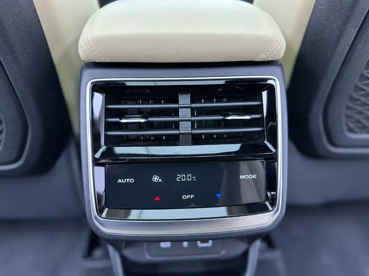 2025 Geely Monjaro 2.0T 238HP L4 8AT,autocango,china used car exporter,china ev exporter,chinese used car exporter,chinese used ev exporter