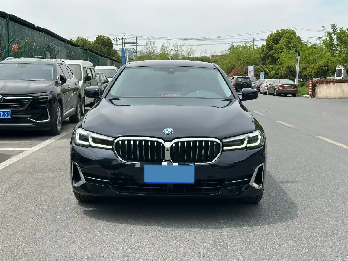 2022 BMW 5 Series 2.0T 252HP L4 8AT,autocango,china used car exporter,china ev exporter,chinese used car exporter,chinese used ev exporter