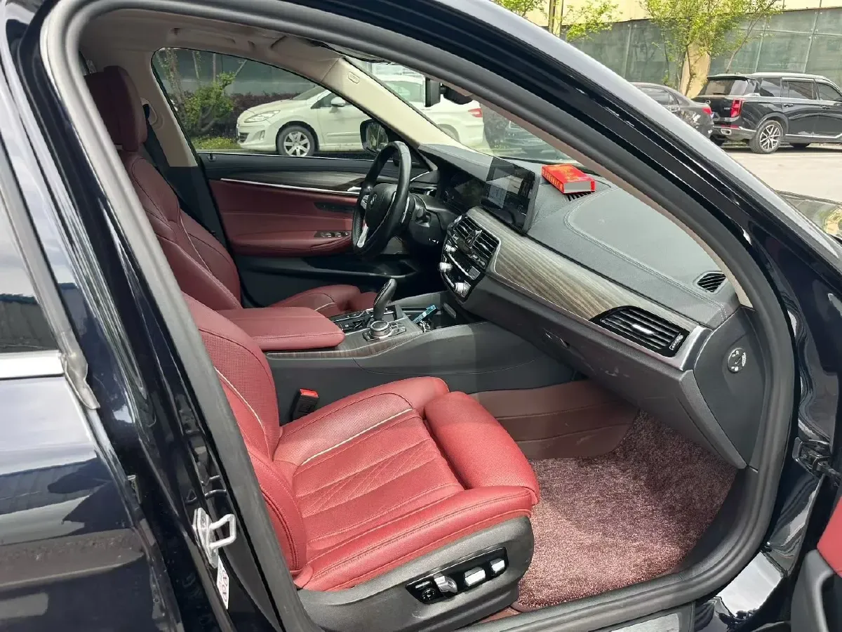 2022 BMW 5 Series 2.0T 252HP L4 8AT,autocango,china used car exporter,china ev exporter,chinese used car exporter,chinese used ev exporter