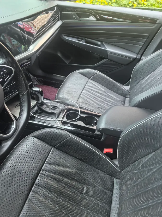 2023 Volkswagen Passat 2.0T 220HP L4 7DCT,autocango,china used car exporter,china ev exporter,chinese used car exporter,chinese used ev exporter