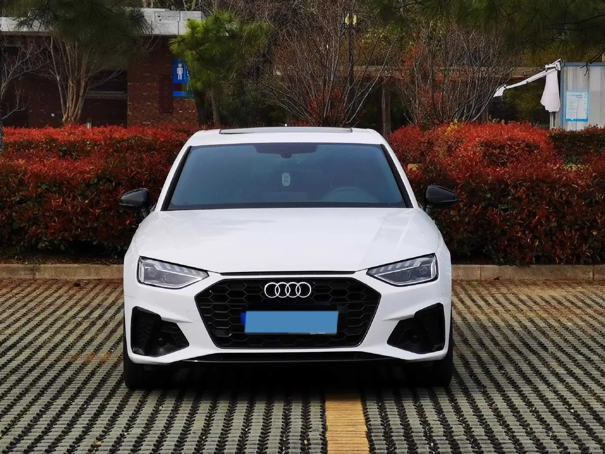 2024 Audi A4L 2.0T 190HP L4 7DCT,autocango,china used car exporter,china ev exporter,chinese used car exporter,chinese used ev exporter