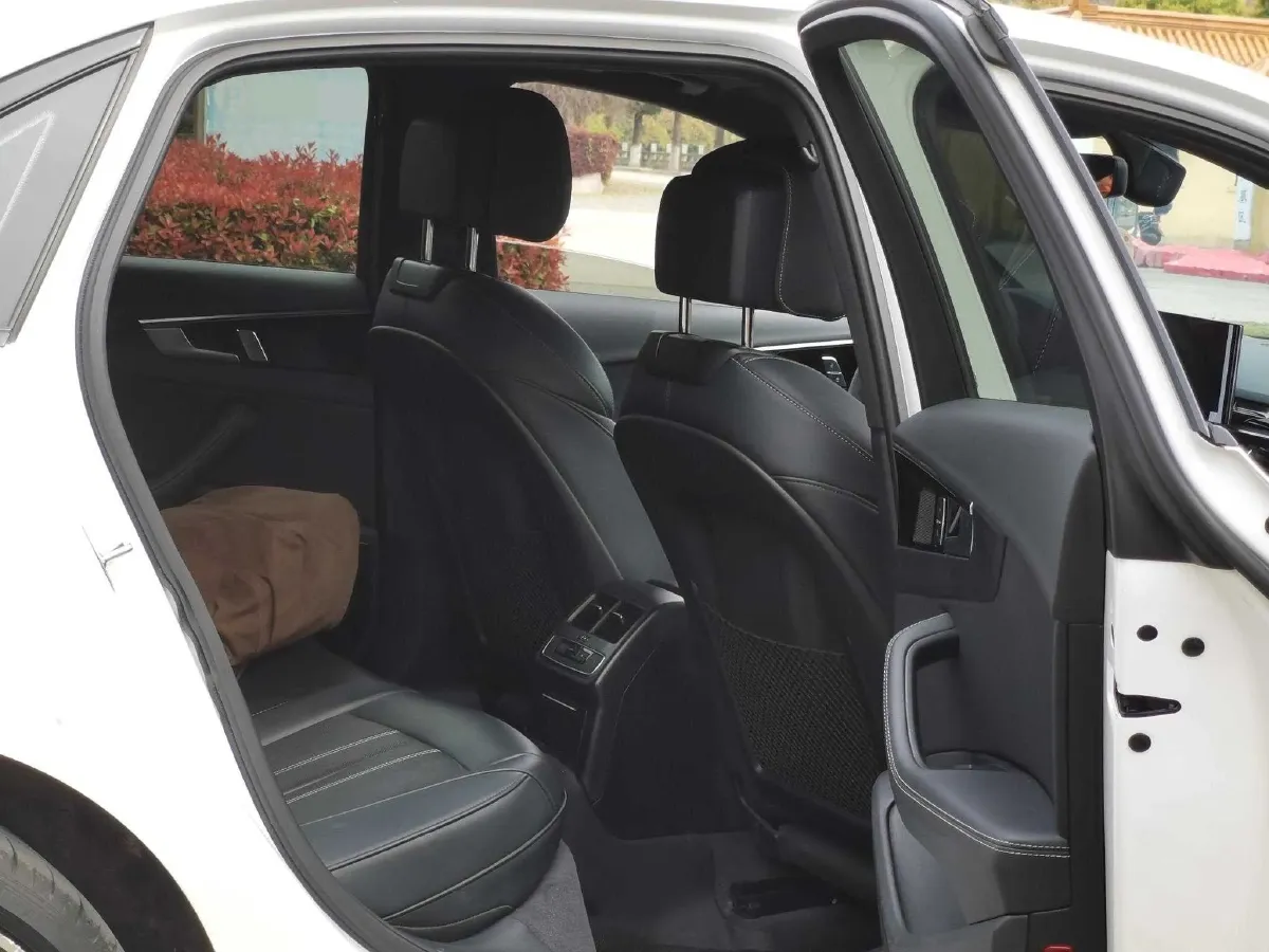 2024 Audi A4L 2.0T 190HP L4 7DCT,autocango,china used car exporter,china ev exporter,chinese used car exporter,chinese used ev exporter