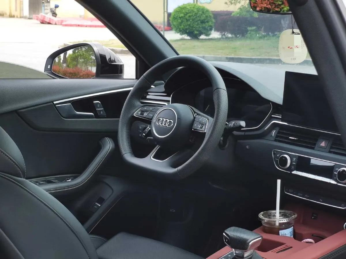 2024 Audi A4L 2.0T 190HP L4 7DCT,autocango,china used car exporter,china ev exporter,chinese used car exporter,chinese used ev exporter