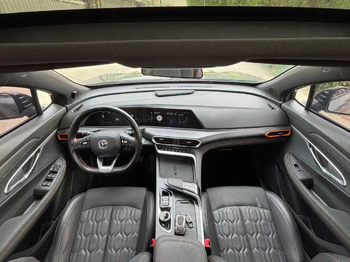 2022 ChangAn UNI-T 1.5T 188HP L4 7DCT,autocango,china used car exporter,china ev exporter,chinese used car exporter,chinese used ev exporter