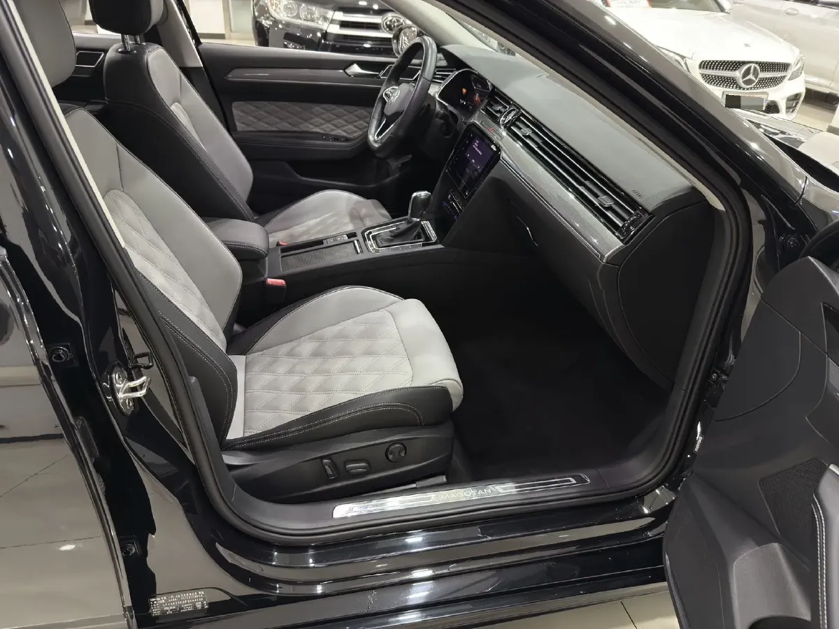 2023 Volkswagen Magotan 2.0T 186HP L4 7DCT,autocango,china used car exporter,china ev exporter,chinese used car exporter,chinese used ev exporter