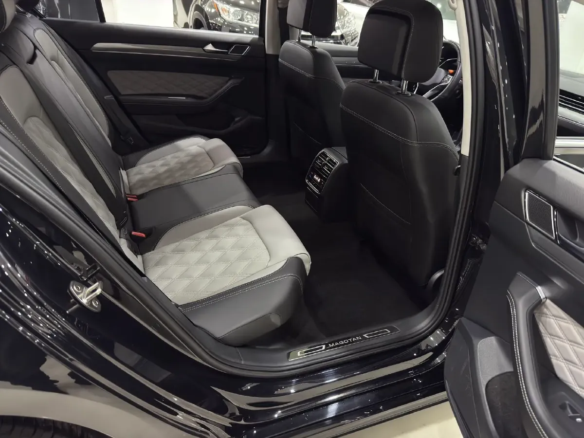 2023 Volkswagen Magotan 2.0T 186HP L4 7DCT,autocango,china used car exporter,china ev exporter,chinese used car exporter,chinese used ev exporter