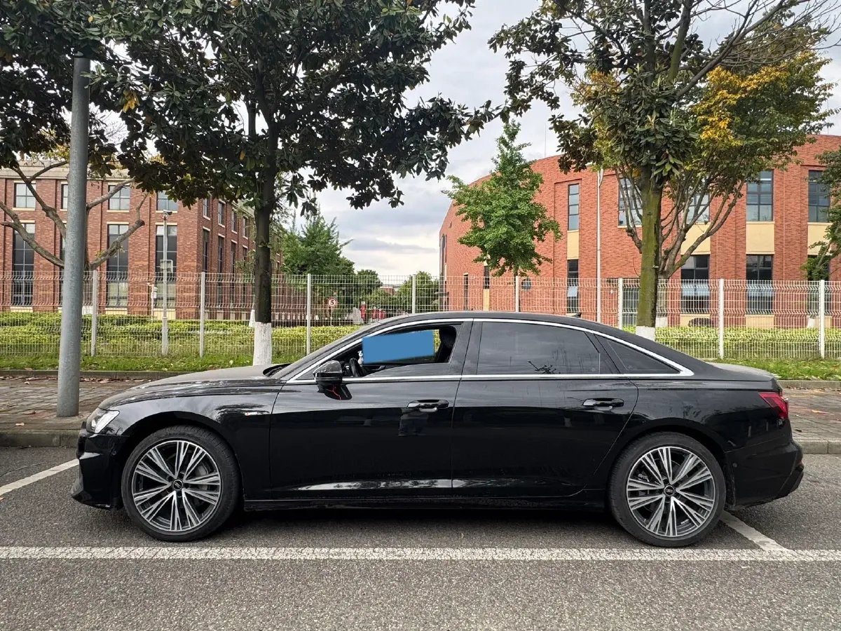 2022 Audi A6L 2.0T 224HP L4 7DCT,autocango,china used car exporter,china ev exporter,chinese used car exporter,chinese used ev exporter