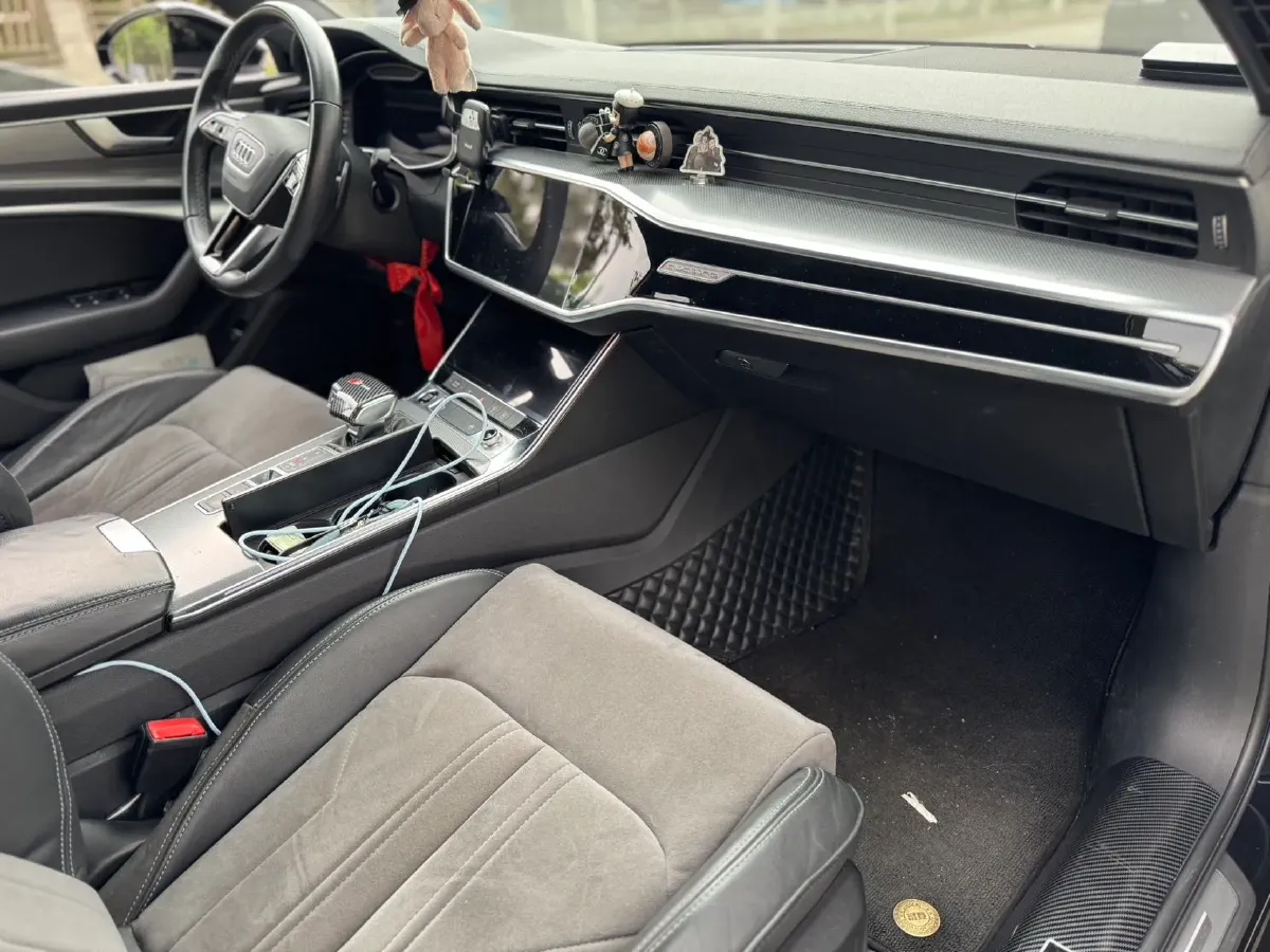 2022 Audi A6L 2.0T 224HP L4 7DCT,autocango,china used car exporter,china ev exporter,chinese used car exporter,chinese used ev exporter