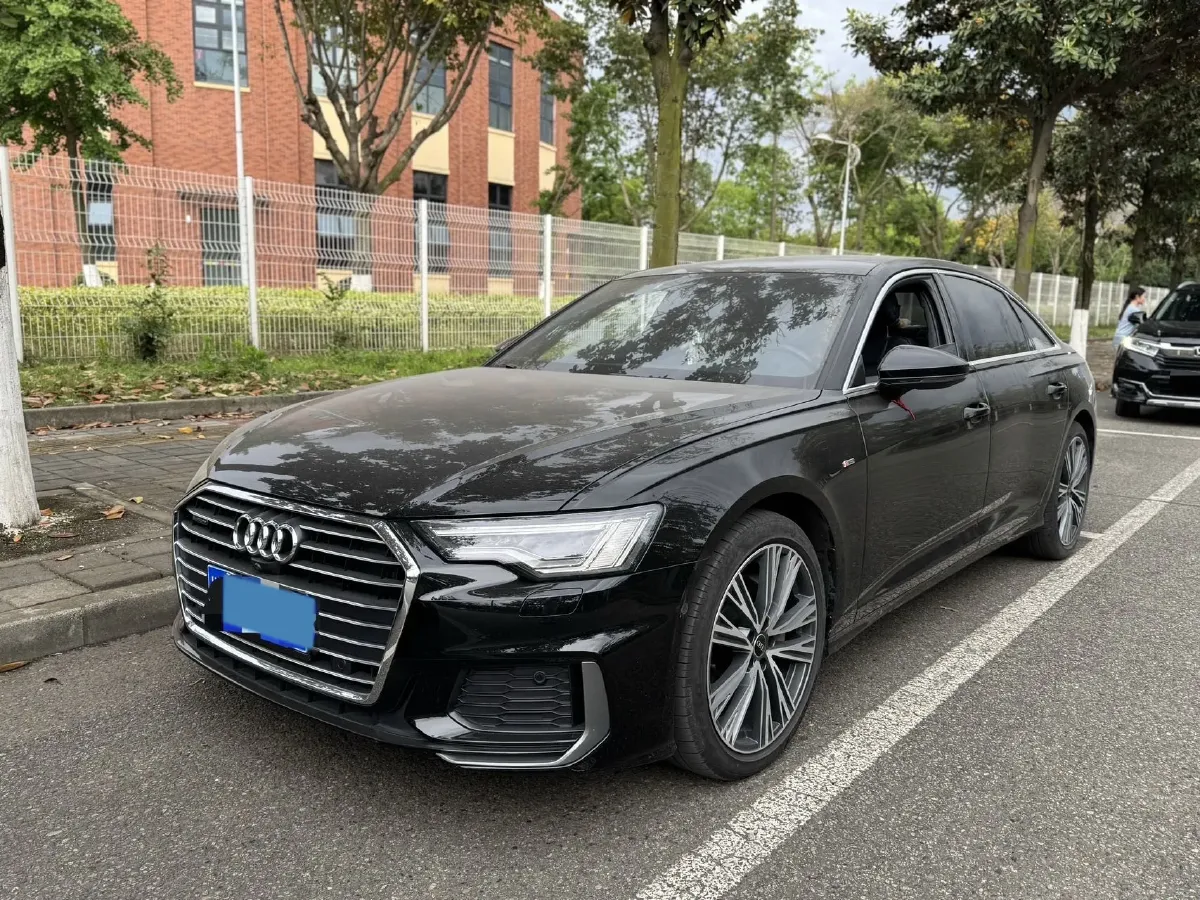 2022 Audi A6L 2.0T 224HP L4 7DCT,autocango,china used car exporter,china ev exporter,chinese used car exporter,chinese used ev exporter