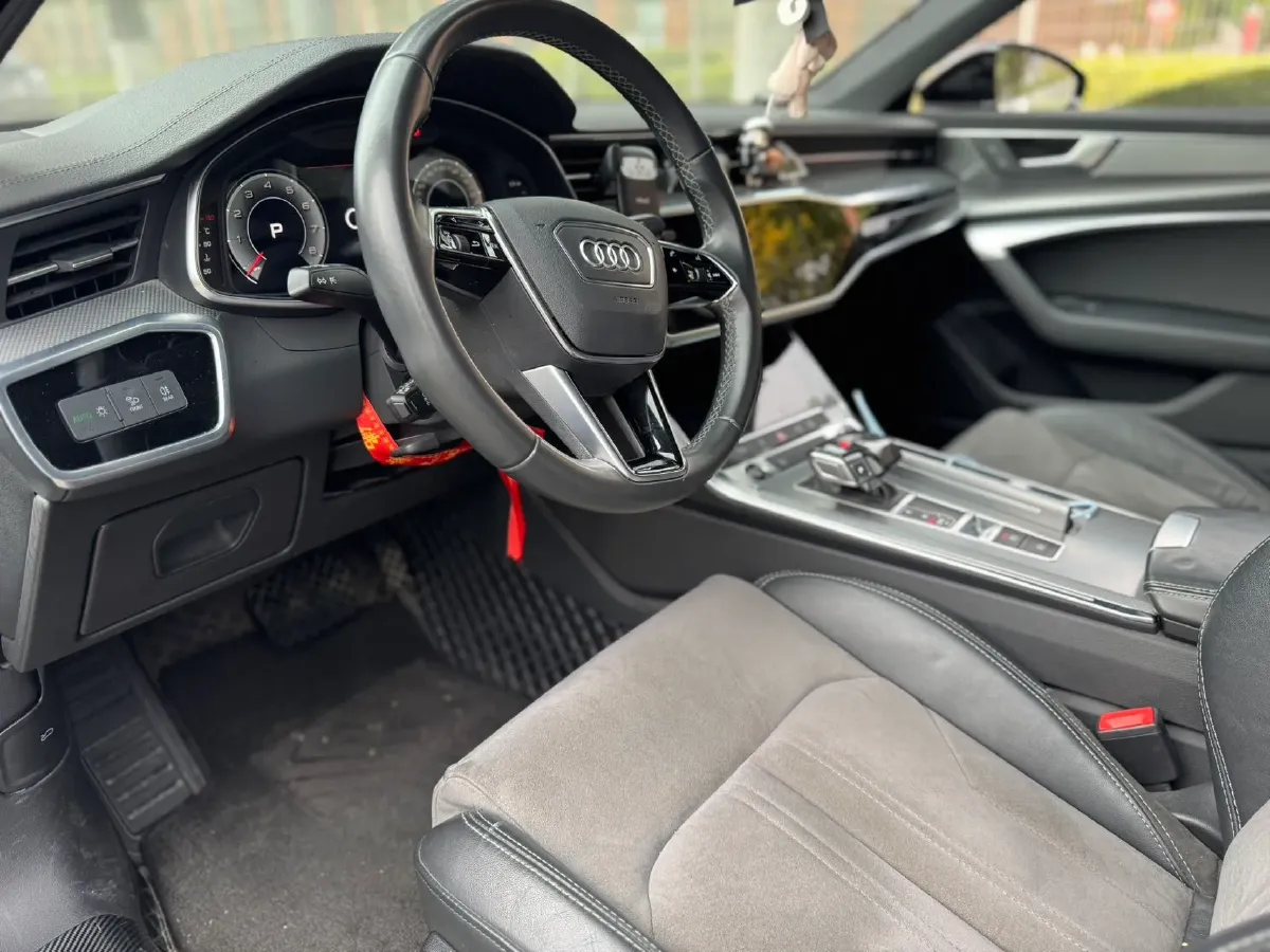 2022 Audi A6L 2.0T 224HP L4 7DCT,autocango,china used car exporter,china ev exporter,chinese used car exporter,chinese used ev exporter