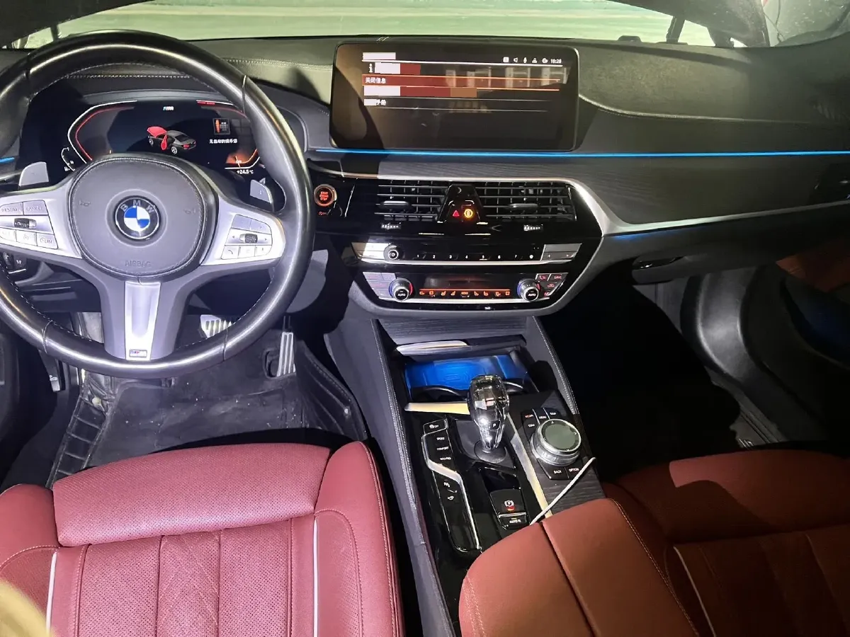 2022 BMW 5 Series 2.0T 252HP L4 8AT,autocango,china used car exporter,china ev exporter,chinese used car exporter,chinese used ev exporter