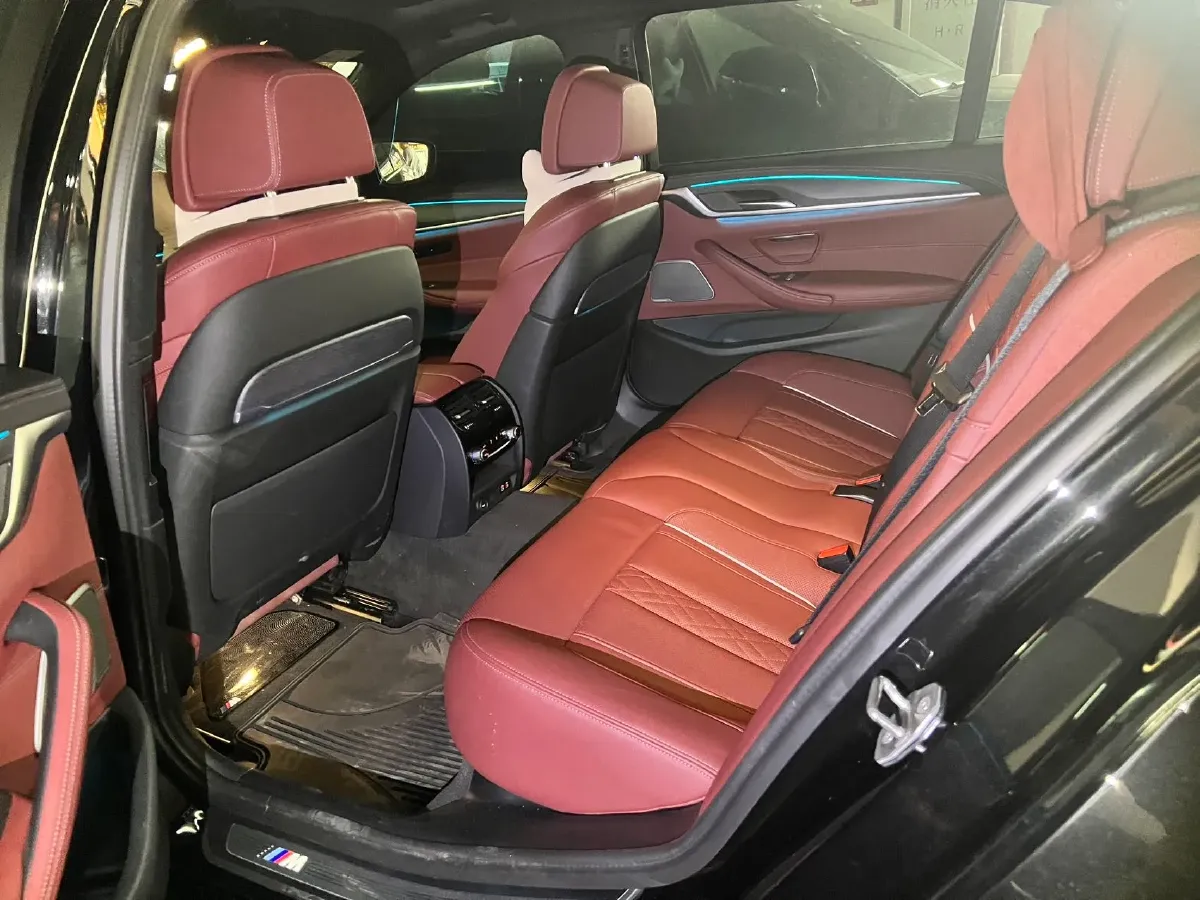 2022 BMW 5 Series 2.0T 252HP L4 8AT,autocango,china used car exporter,china ev exporter,chinese used car exporter,chinese used ev exporter