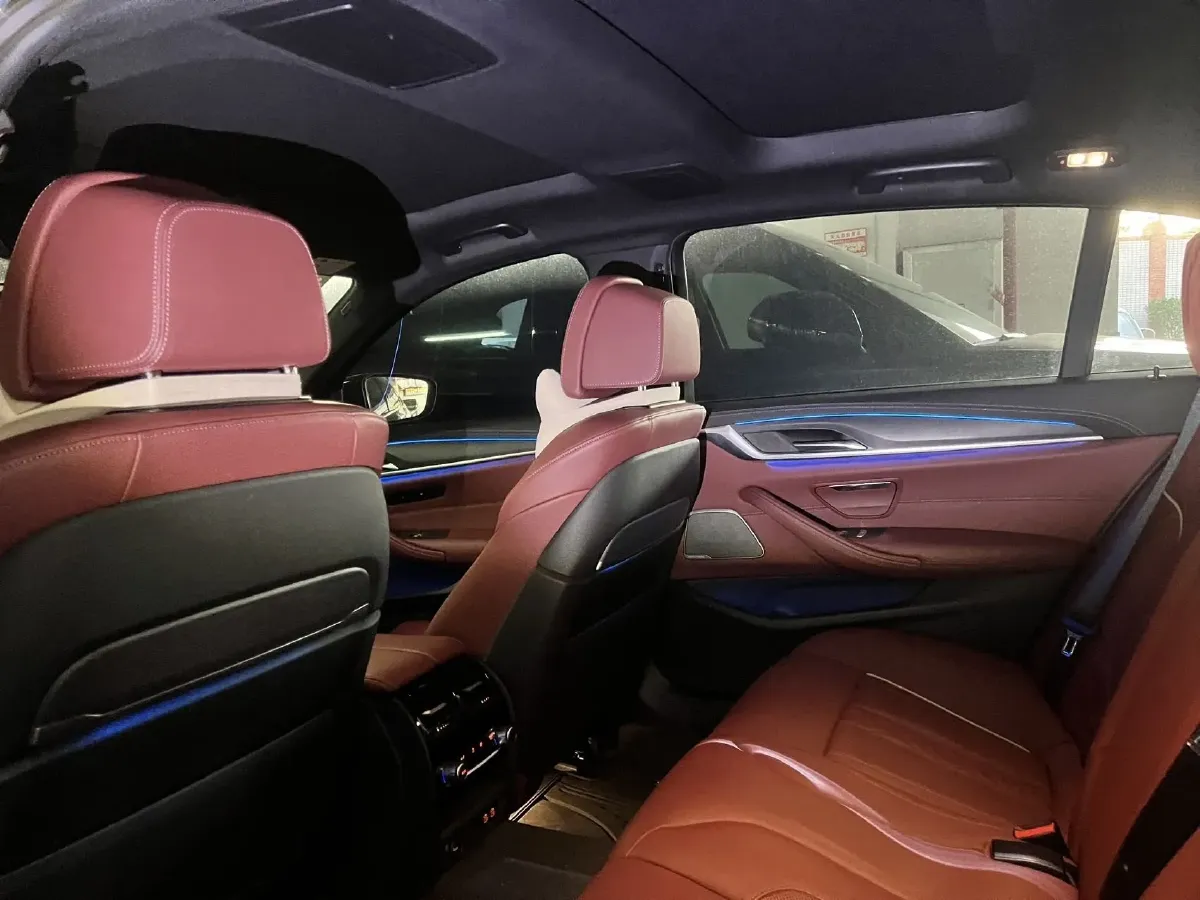 2022 BMW 5 Series 2.0T 252HP L4 8AT,autocango,china used car exporter,china ev exporter,chinese used car exporter,chinese used ev exporter