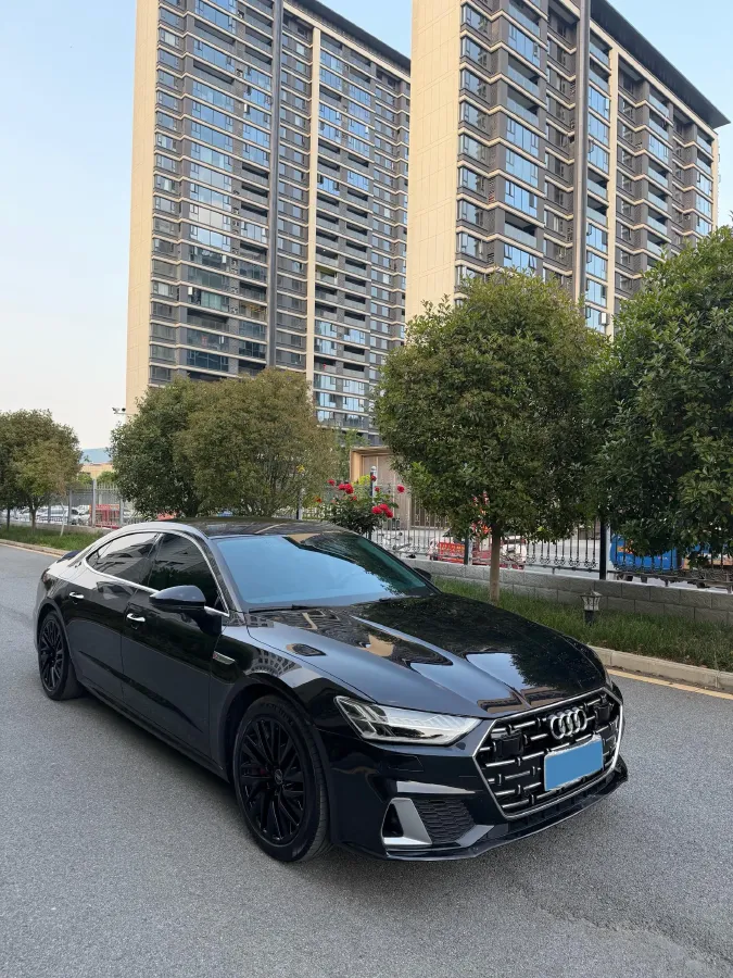 2024 Audi A7L 2.0T 245HP L4 7DCT,autocango,china used car exporter,china ev exporter,chinese used car exporter,chinese used ev exporter