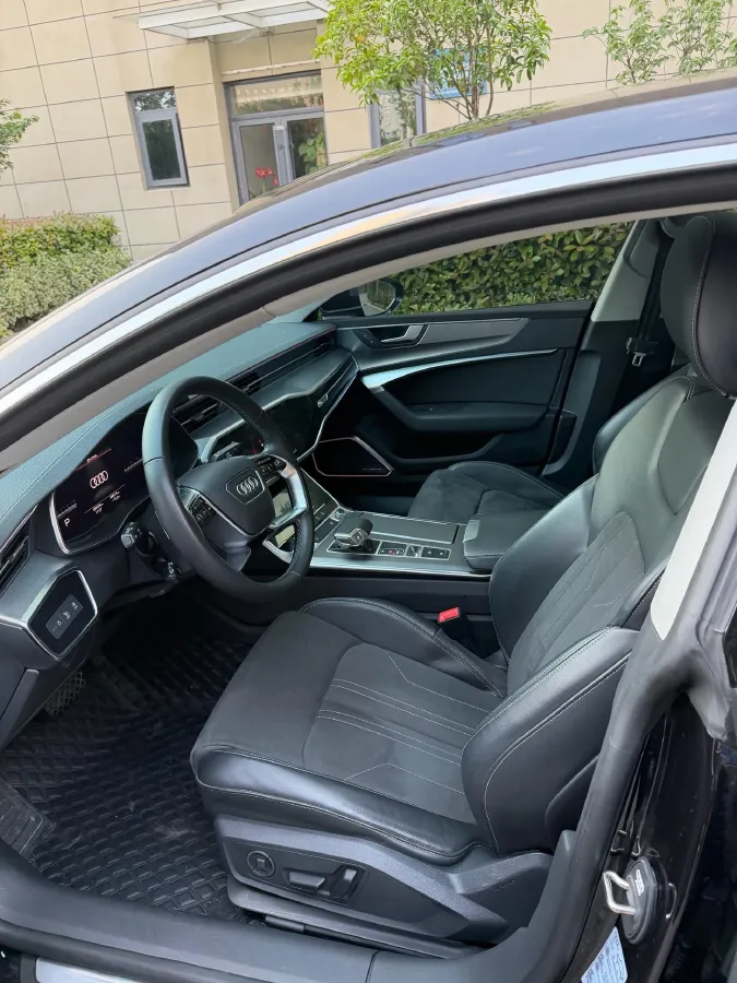 2024 Audi A7L 2.0T 245HP L4 7DCT,autocango,china used car exporter,china ev exporter,chinese used car exporter,chinese used ev exporter