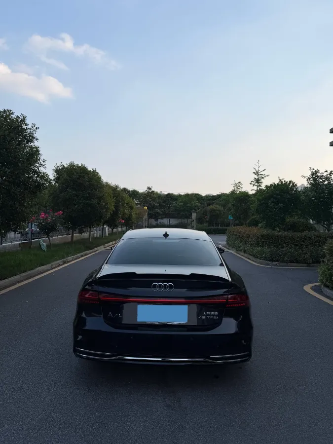2024 Audi A7L 2.0T 245HP L4 7DCT,autocango,china used car exporter,china ev exporter,chinese used car exporter,chinese used ev exporter