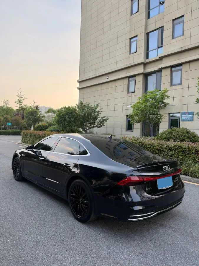 2024 Audi A7L 2.0T 245HP L4 7DCT,autocango,china used car exporter,china ev exporter,chinese used car exporter,chinese used ev exporter