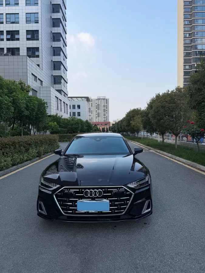 2024 Audi A7L 2.0T 245HP L4 7DCT,autocango,china used car exporter,china ev exporter,chinese used car exporter,chinese used ev exporter
