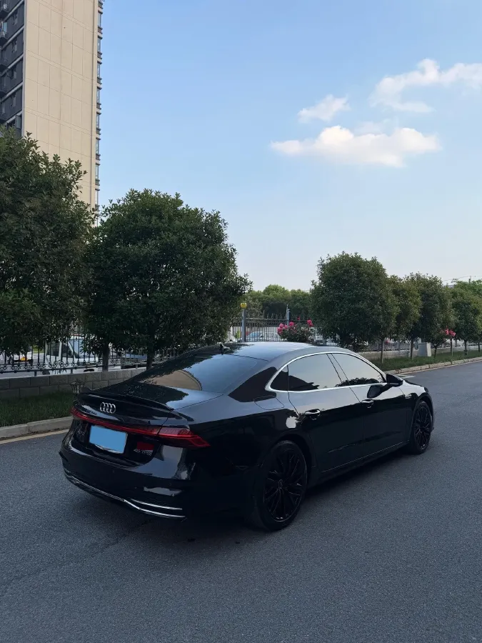 2024 Audi A7L 2.0T 245HP L4 7DCT,autocango,china used car exporter,china ev exporter,chinese used car exporter,chinese used ev exporter