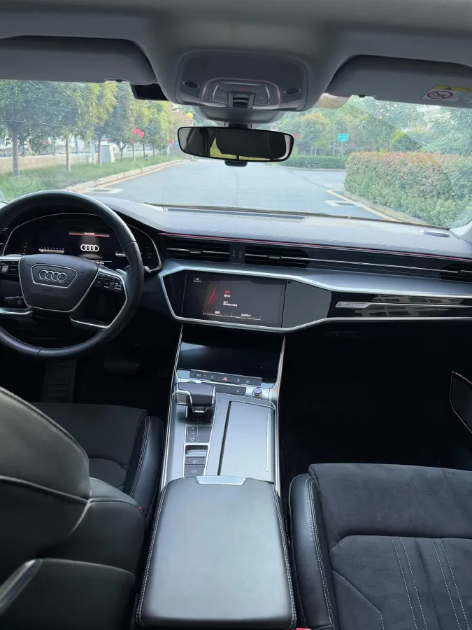 2024 Audi A7L 2.0T 245HP L4 7DCT,autocango,china used car exporter,china ev exporter,chinese used car exporter,chinese used ev exporter
