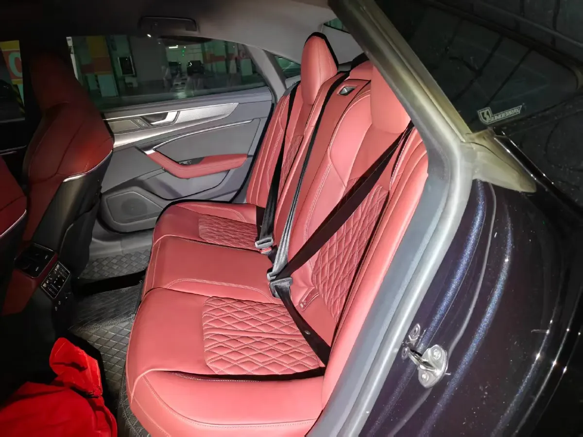 2024 Audi A7L 2.0T 245HP L4 7DCT,autocango,china used car exporter,china ev exporter,chinese used car exporter,chinese used ev exporter