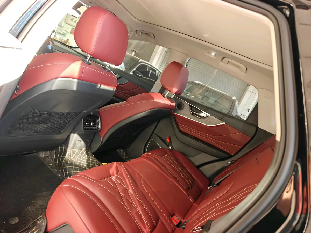 2025 HongQi HS5 2.0T 252HP L4 8AT,autocango,china used car exporter,china ev exporter,chinese used car exporter,chinese used ev exporter