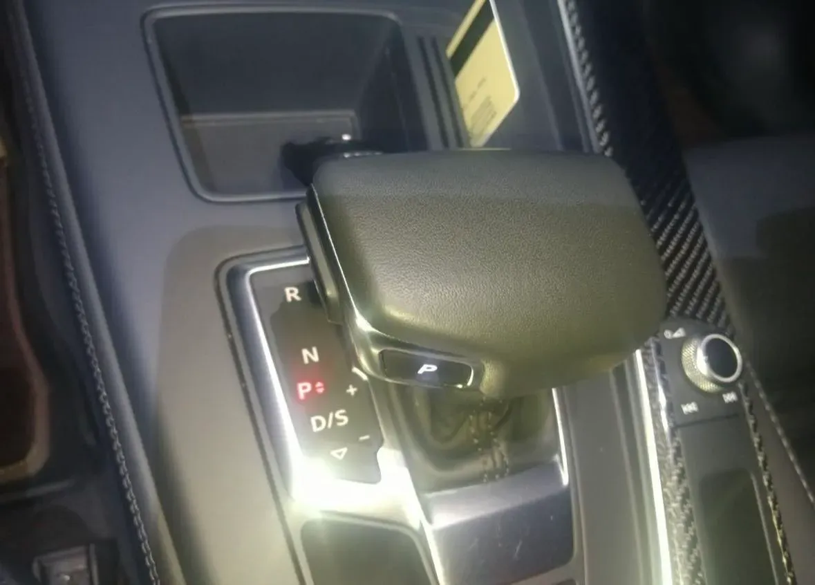 2022 Audi A4L 2.0T 190HP L4 7DCT,autocango,china used car exporter,china ev exporter,chinese used car exporter,chinese used ev exporter