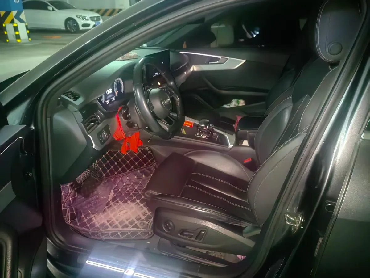 2022 Audi A4L 2.0T 190HP L4 7DCT,autocango,china used car exporter,china ev exporter,chinese used car exporter,chinese used ev exporter