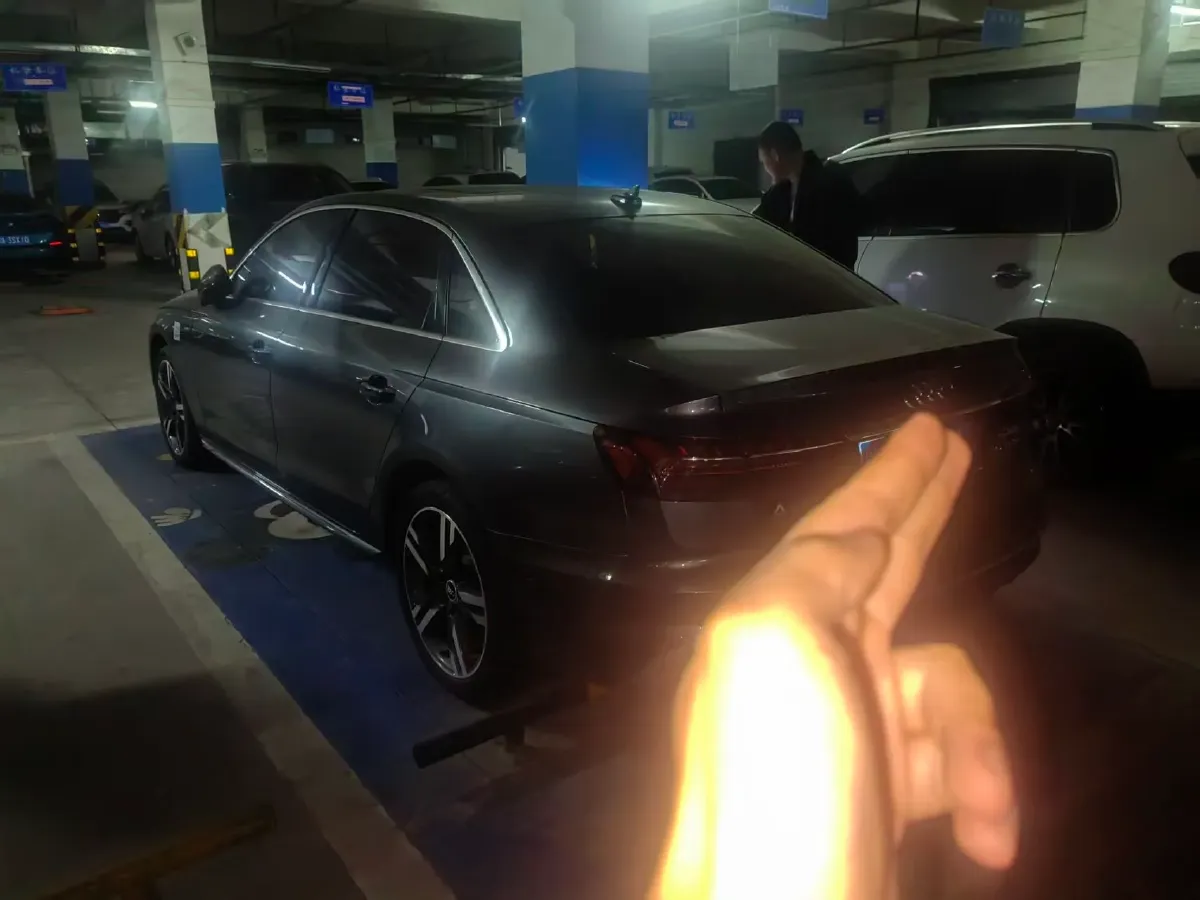 2022 Audi A4L 2.0T 190HP L4 7DCT,autocango,china used car exporter,china ev exporter,chinese used car exporter,chinese used ev exporter