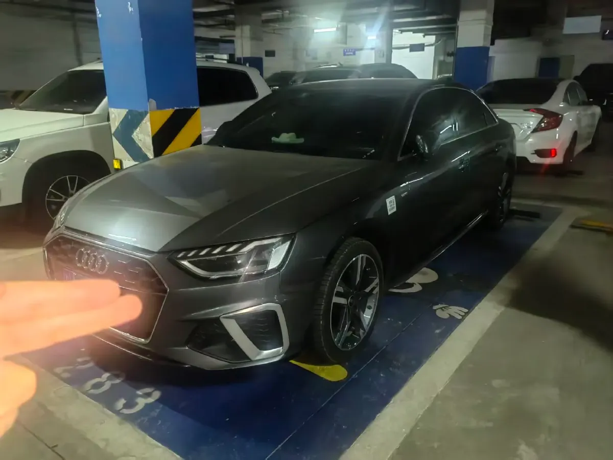 2022 Audi A4L 2.0T 190HP L4 7DCT,autocango,china used car exporter,china ev exporter,chinese used car exporter,chinese used ev exporter